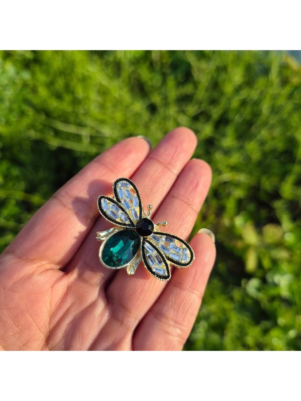⭐Bee-Shaped Crystal Animal Brooch Pin With Emerald Green Gemstone Accent Gold